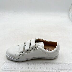 White Women's Tennis Sneakers Walking Low-Top Casual Comfortable Fashion Sneaker